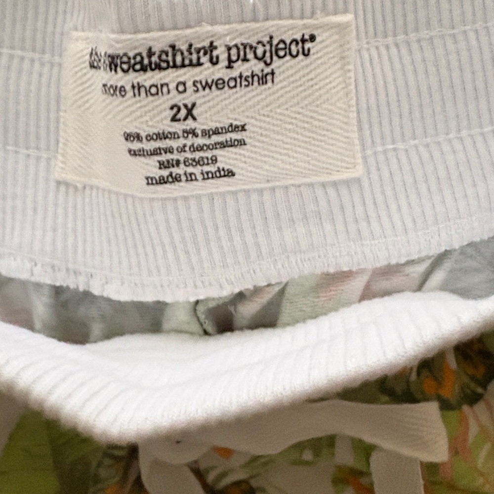 💰3/$20 
/NWT! The Sweatshirt Project tropical Print Shorts with Drawstring - Picture 2 of 3
